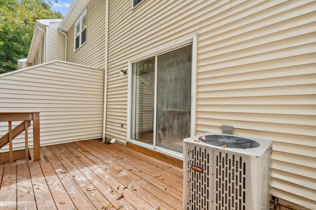 Building Photo - 233 Derby Ave