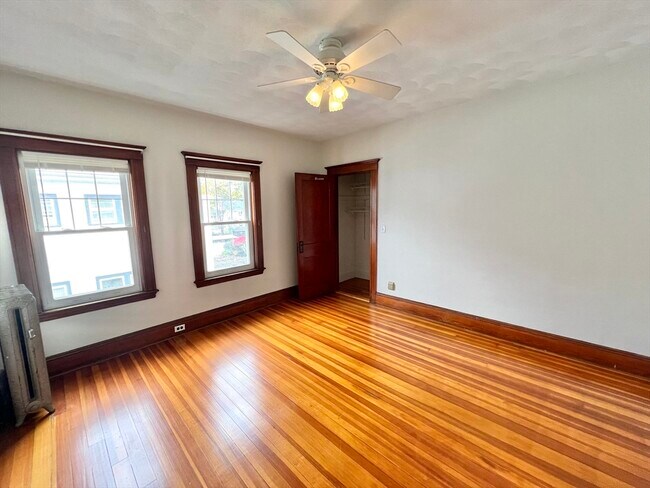 Building Photo - 171 School St