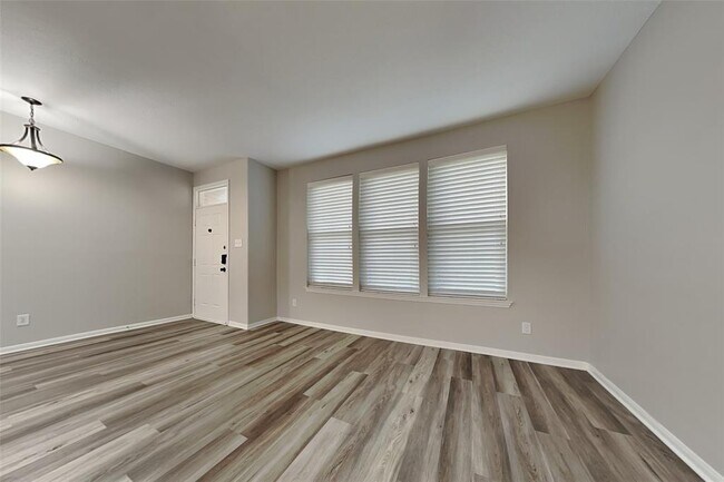 Building Photo - 4031 Echo Mountain Dr