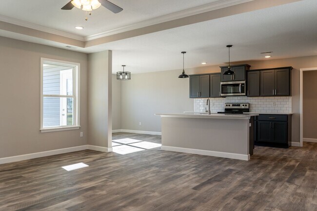 Building Photo - Lovely home for rent in established neigborhood