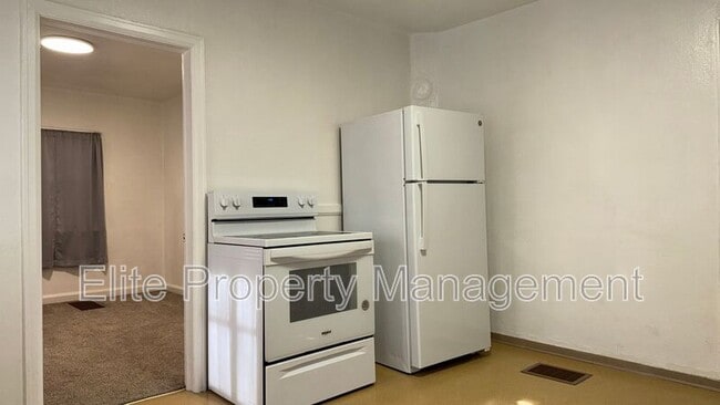 Building Photo - 910 E Mesa Ave