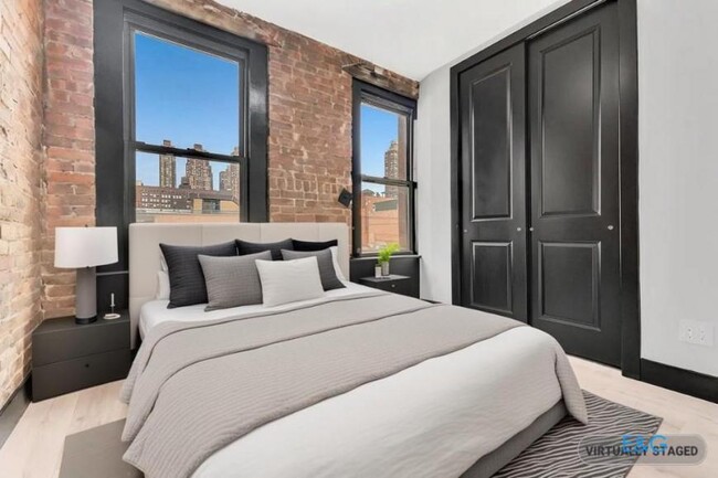 Building Photo - 3 bedroom in New York NY 10019