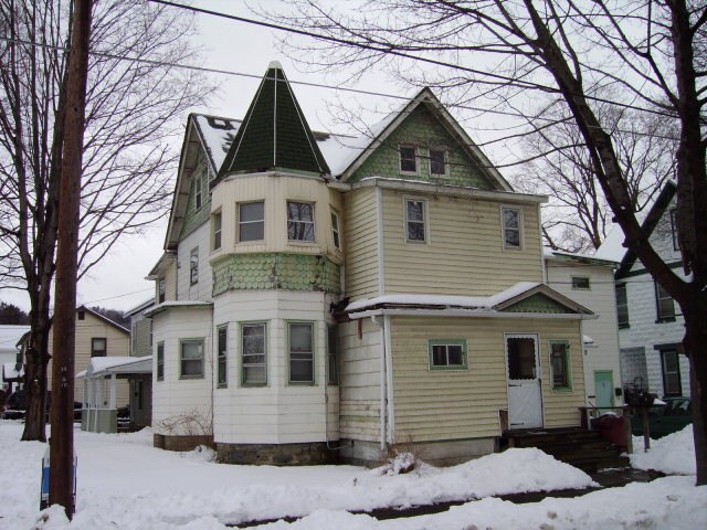 Primary Photo - 607 N Perry St