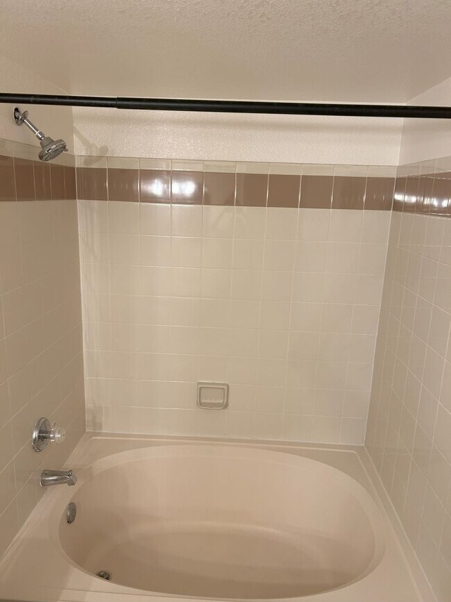 Building Photo - 2 Bedroom/2 bath Condo in the Mission de L...