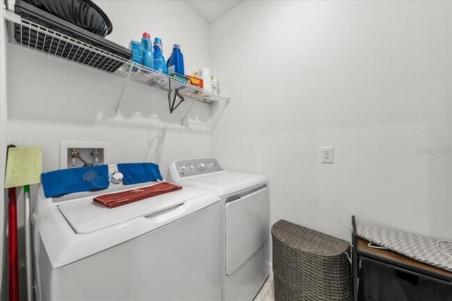 Building Photo - 8166 Crescent Oaks Dr