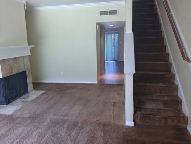 Livingroon - 11855 Dashwood Dr