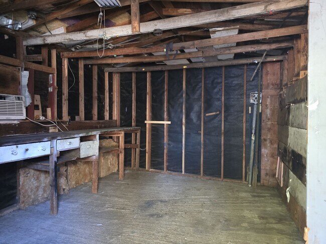 Building Photo - 1250 NW Ellan St