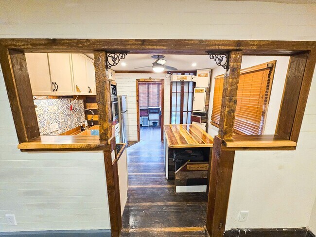 Building Photo - 2523 E 18th St