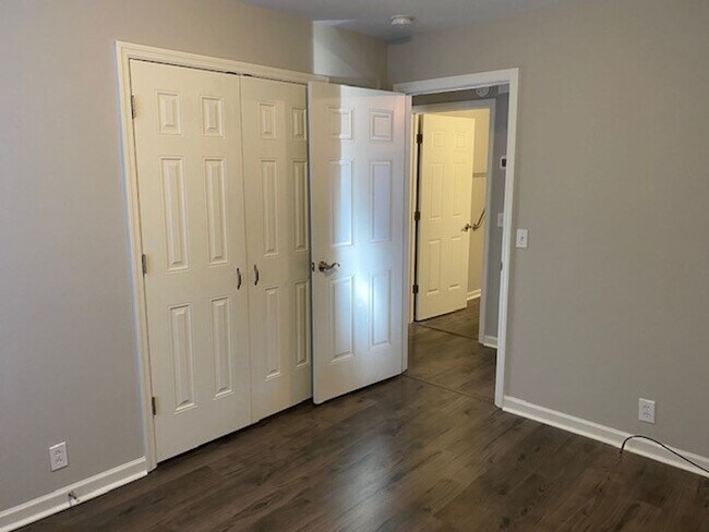 Building Photo - Coming soon! Nice remodeled 2 bedroom dupl...