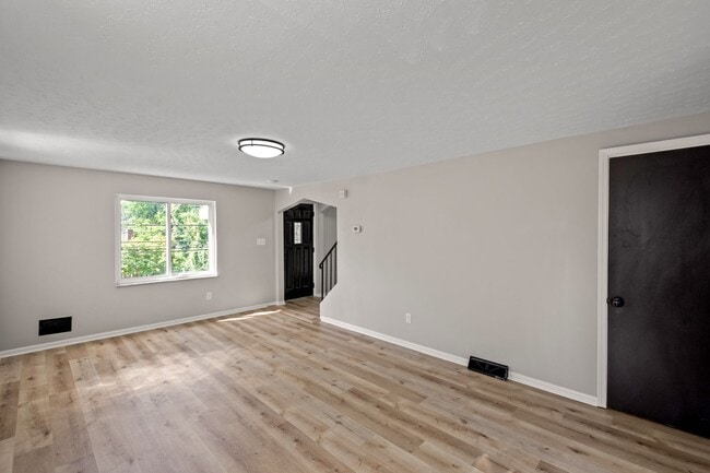 Building Photo - Stunning 3 bedroom home in Penn Hills avai...