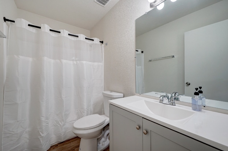 Building Photo - 2331 W Kathleen Rd