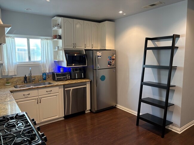 Building Photo - 1766 Carmona Ave