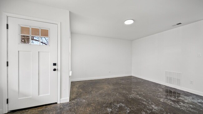 Building Photo - 34 E Geeter Rd