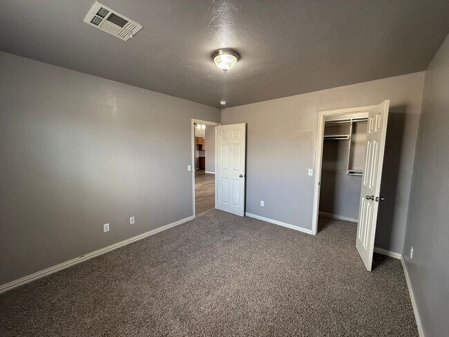 Building Photo - 4 BED! Cozy Home on Large CORNER Lot!