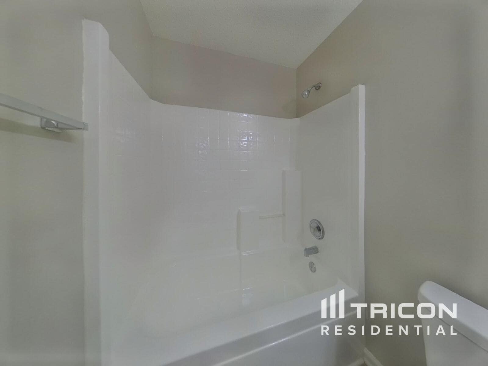 Building Photo - 325 Hampton Ridge Dr