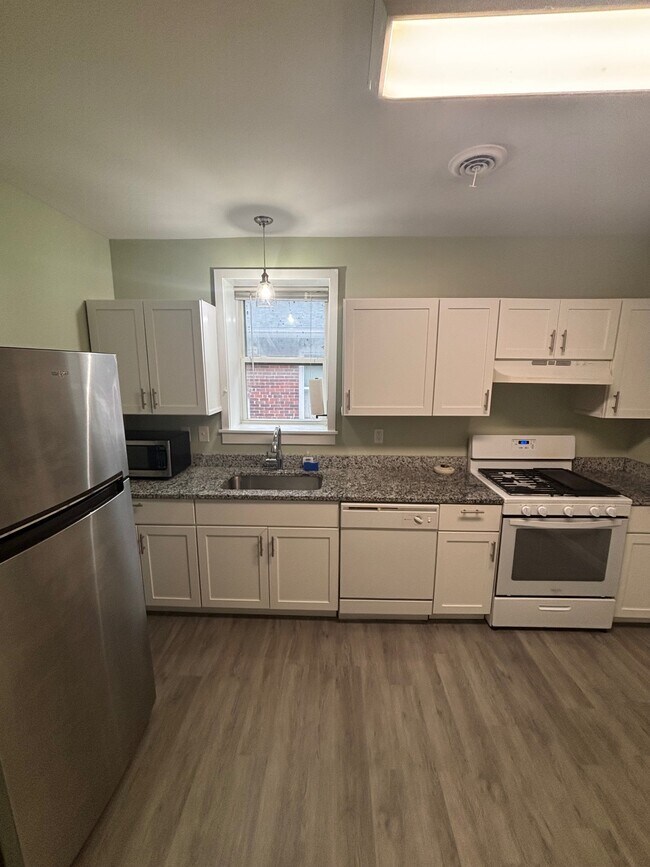 Building Photo - 5054 Winona Ave