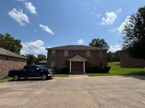 Building Photo - 108 E Carthage Ave