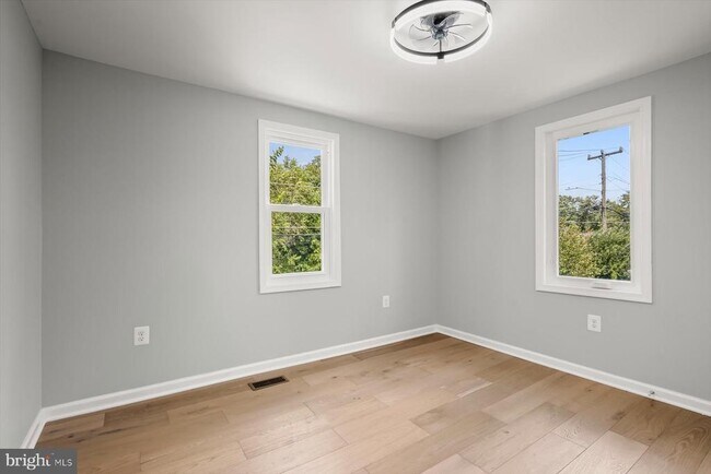 Building Photo - 2917 E Lee Ave