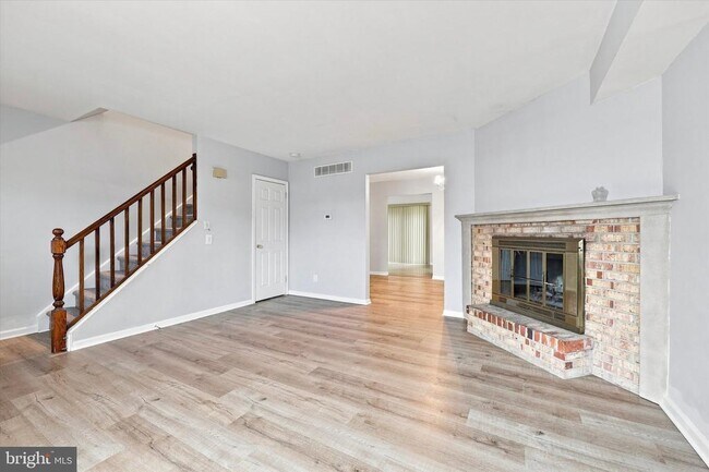 Building Photo - 701 Renner Rd