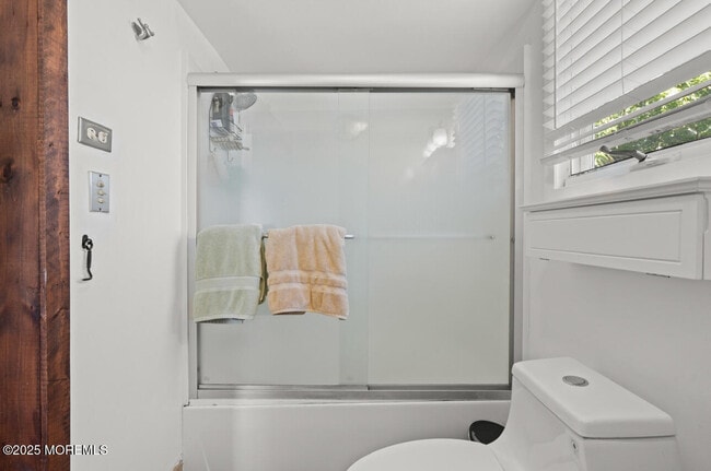 Building Photo - 517 Laurel Ave