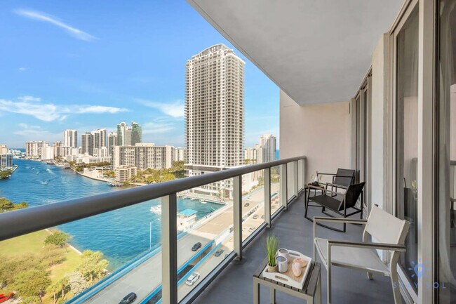 Building Photo - 2602 E Hallandale Beach Blvd
