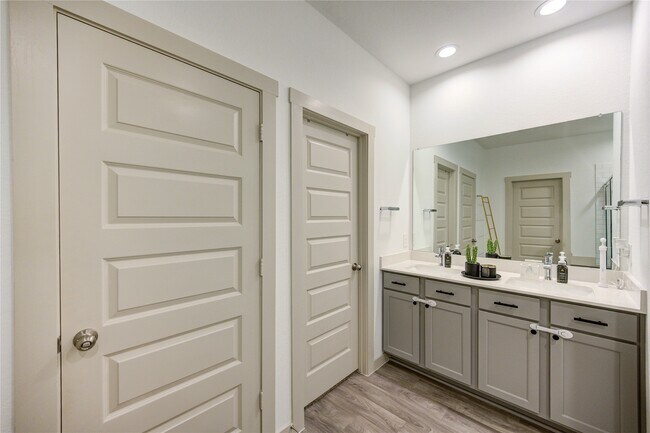 Building Photo - 6846 Dell Vista Drive