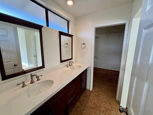 Building Photo - Beautiful Home in Shadowridge