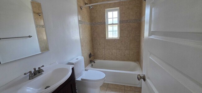 Building Photo - 808 E 300 S
