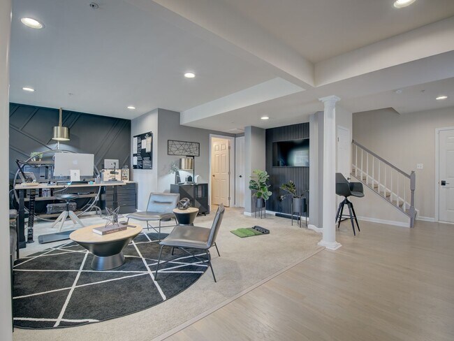 Building Photo - 940 Hall Station Dr