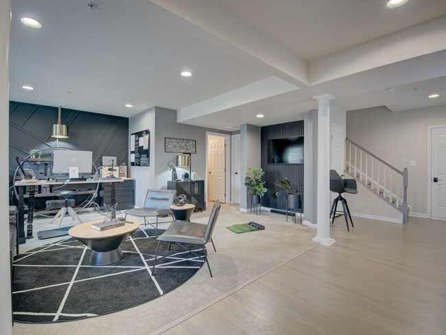 Building Photo - Lovely TH Available Now in Bowie! HCVP Warmly Welcomed.