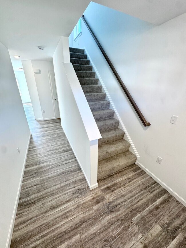 Building Photo - Newer Construction THREE BEDROOM/2.5 BATH TWIN