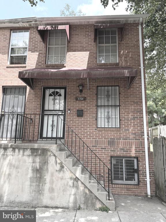 Building Photo - 1754 Abbotston St