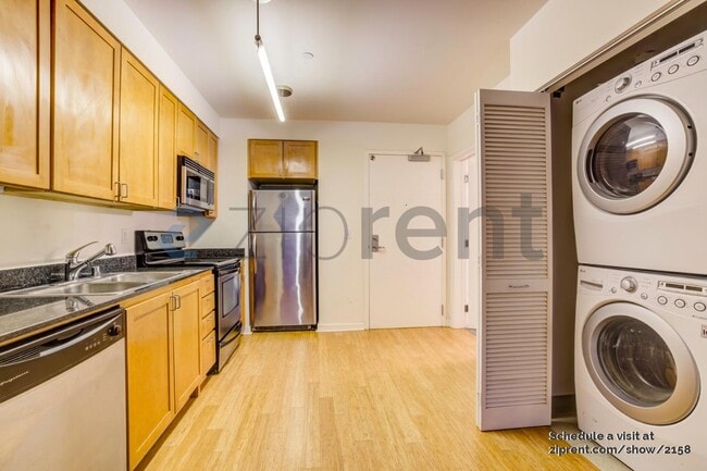 Building Photo - 888 7th St
