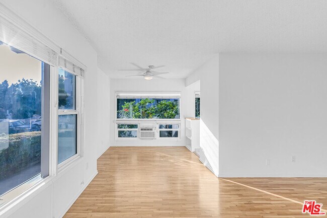 Building Photo - 122 Croft Ave