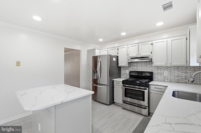 Building Photo - 9663 Franklin Woods Pl