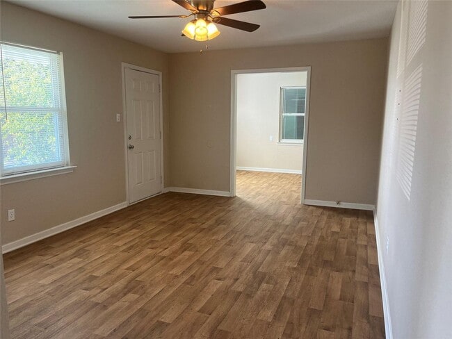 Building Photo - Minutes from Decatur Square 3 Bedroom 1 Bath