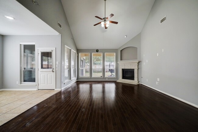 Building Photo - 6631 Larocke Trail