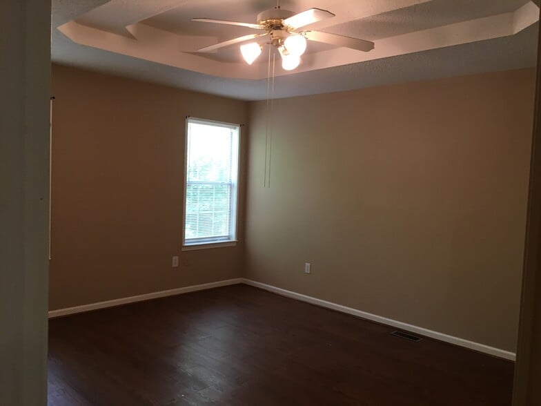 Master Bedroom - 9 Silver Spur Ct