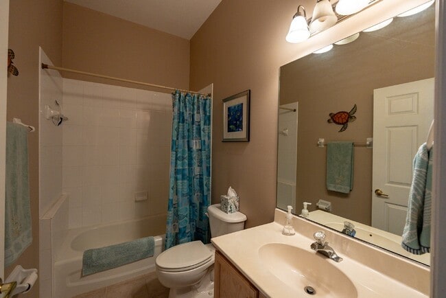 Building Photo - "Charming Englewood Gem: 2 Beds, 2 Baths in Oyster Creek Gated Golf Community