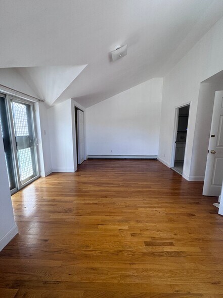 Building Photo - 72-38 Calamus Ave