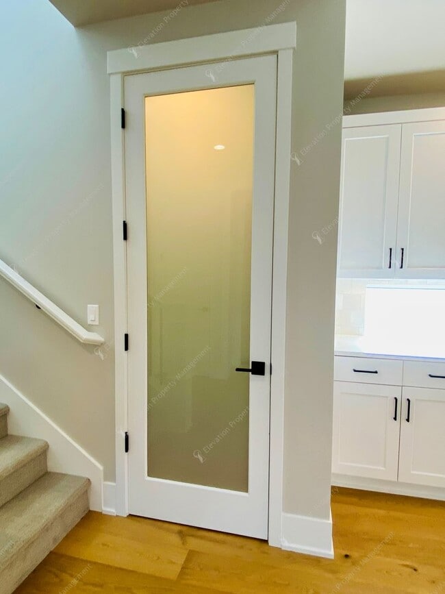 Building Photo - Craftsman Charm Meets Modern Luxury in Summit West