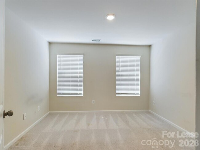Building Photo - 15611 Country House St