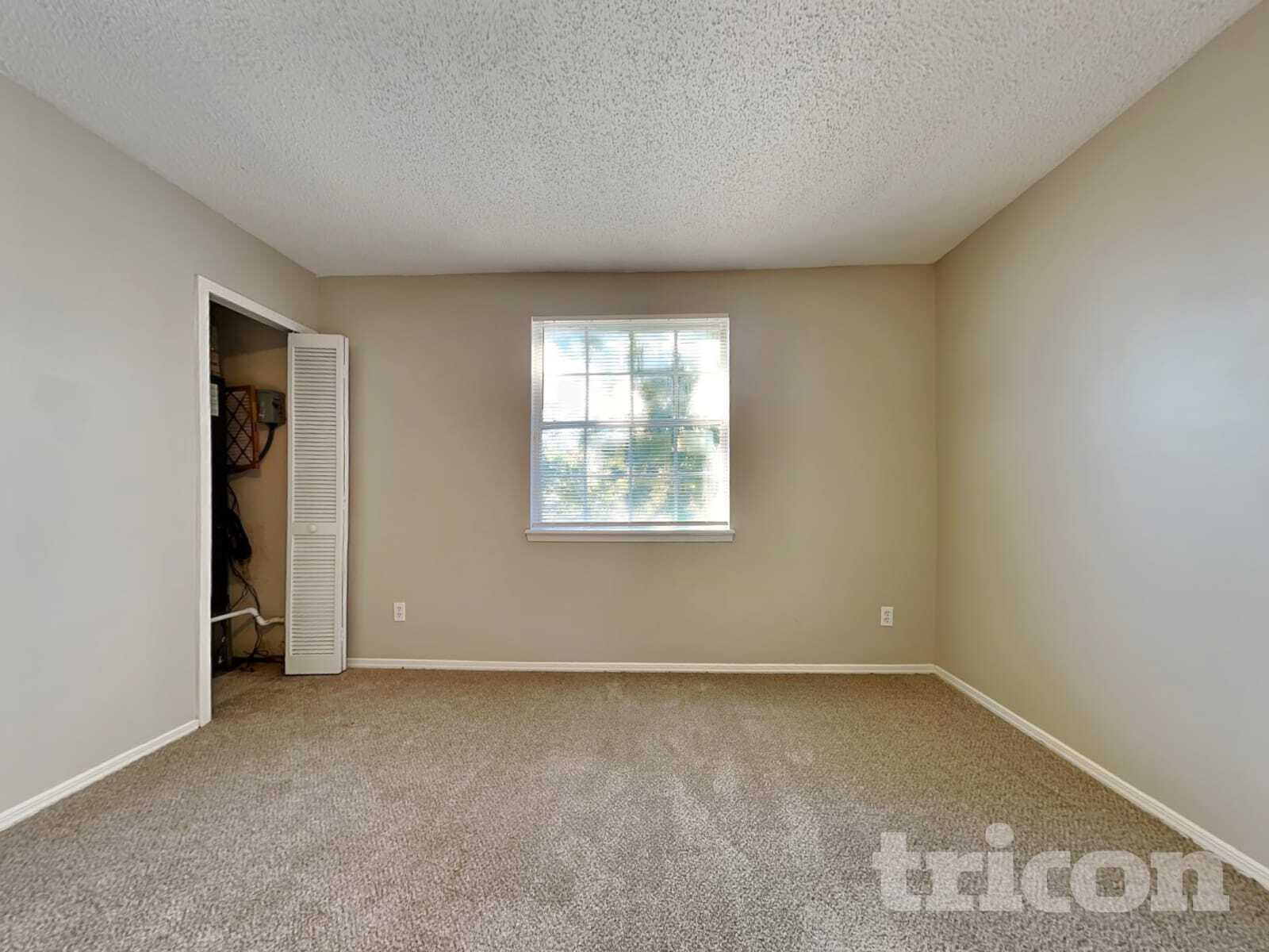 Building Photo - 606 Radnor Ln