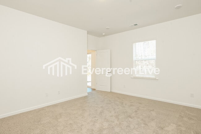 Building Photo - 2476 Lennox Rd SE