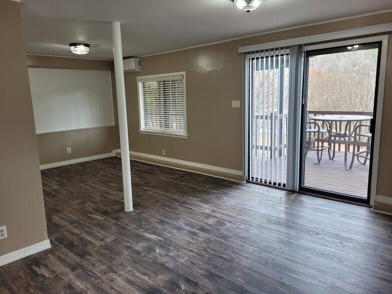 Building Photo - 967 Smoketree Dr