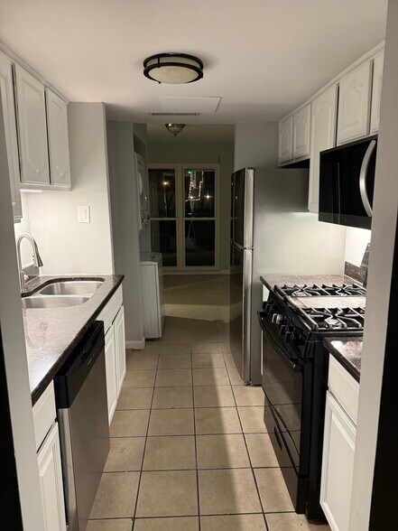 Building Photo - 238 Stevenson Sq