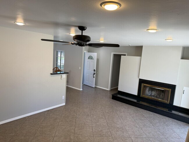 Building Photo - 14461 Chateau Ln