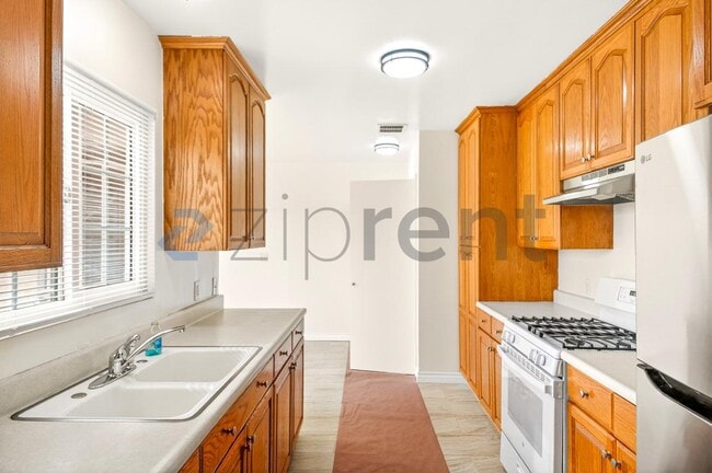 Building Photo - 1200 E Elgenia Ave