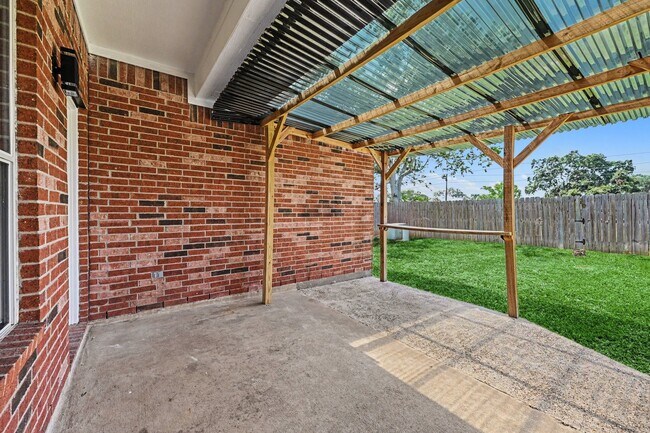 Building Photo - 18314 Manorcliff Ln