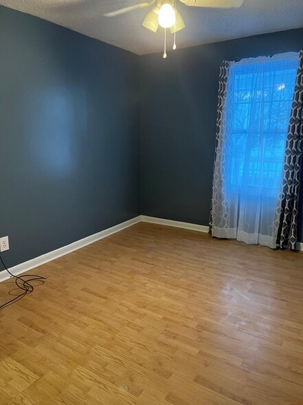 Building Photo - 2 Tracy St